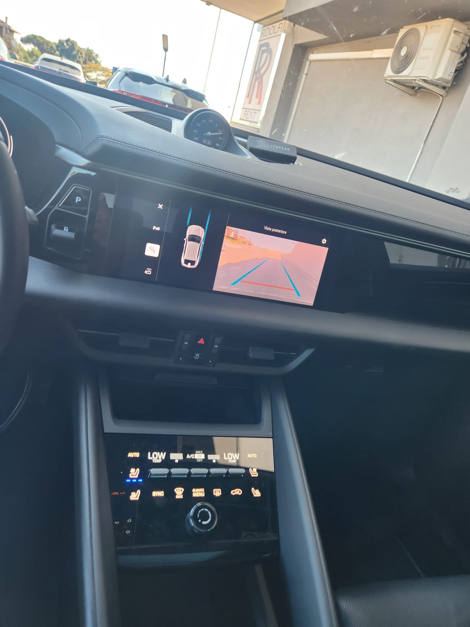 Porsche Macan 4 Full Electric - New Model 2025 6