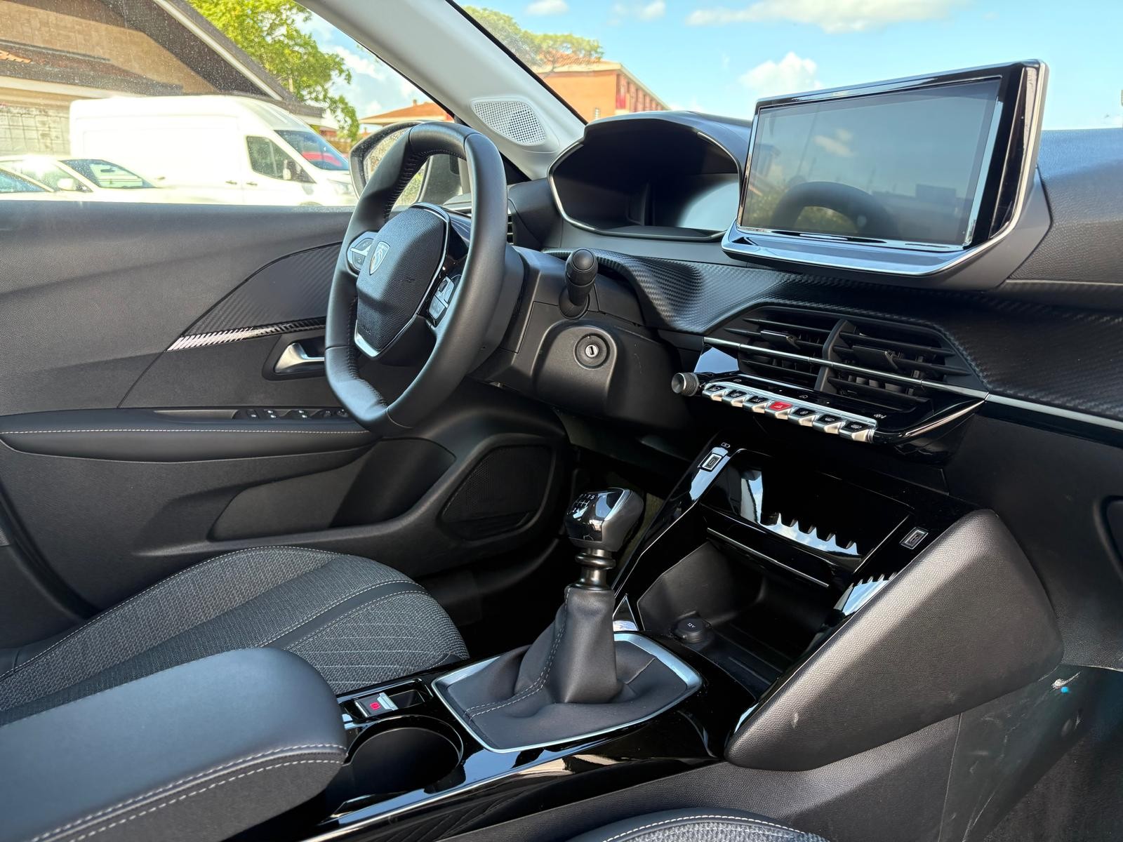 Peugeot 208 5 Porte Allure PureTech 100 S&S 9