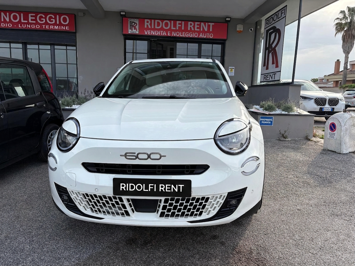 Fiat 600 Hybrid La Prima 110 CV Automatica 2