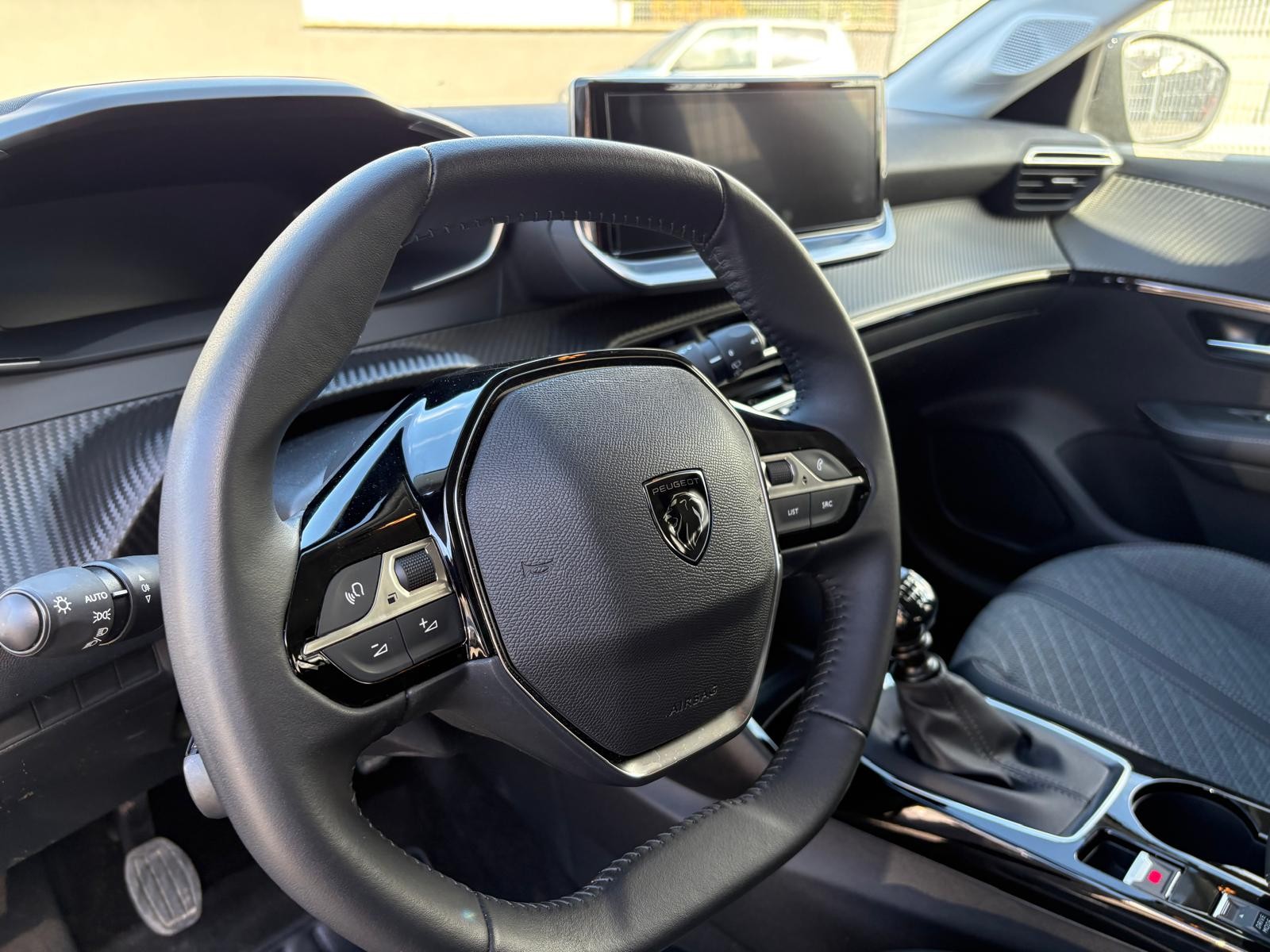 Peugeot 208 5 Porte Allure PureTech 100 S&S 8