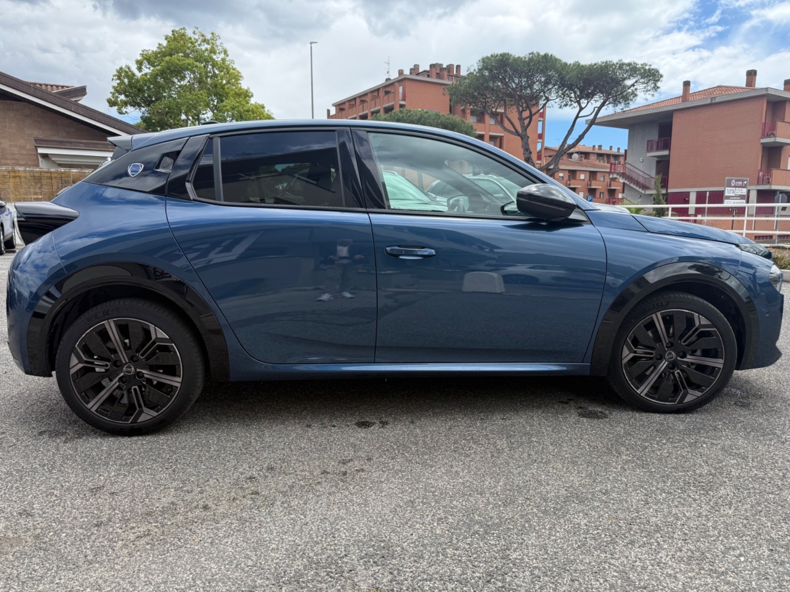 Lancia Ypsilon Hybrid e-DCT Edizione Cassina 4