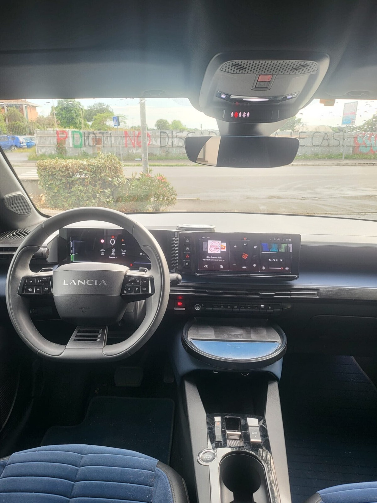 Lancia Ypsilon Hybrid e-DCT Edizione Cassina 9