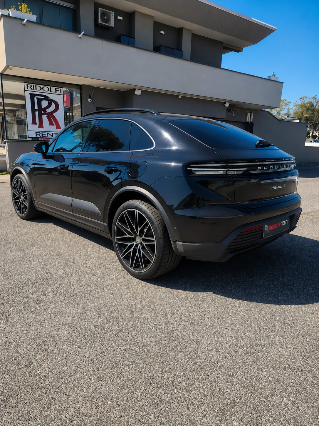 Porsche Macan 4 Full Electric - New Model 2025 3